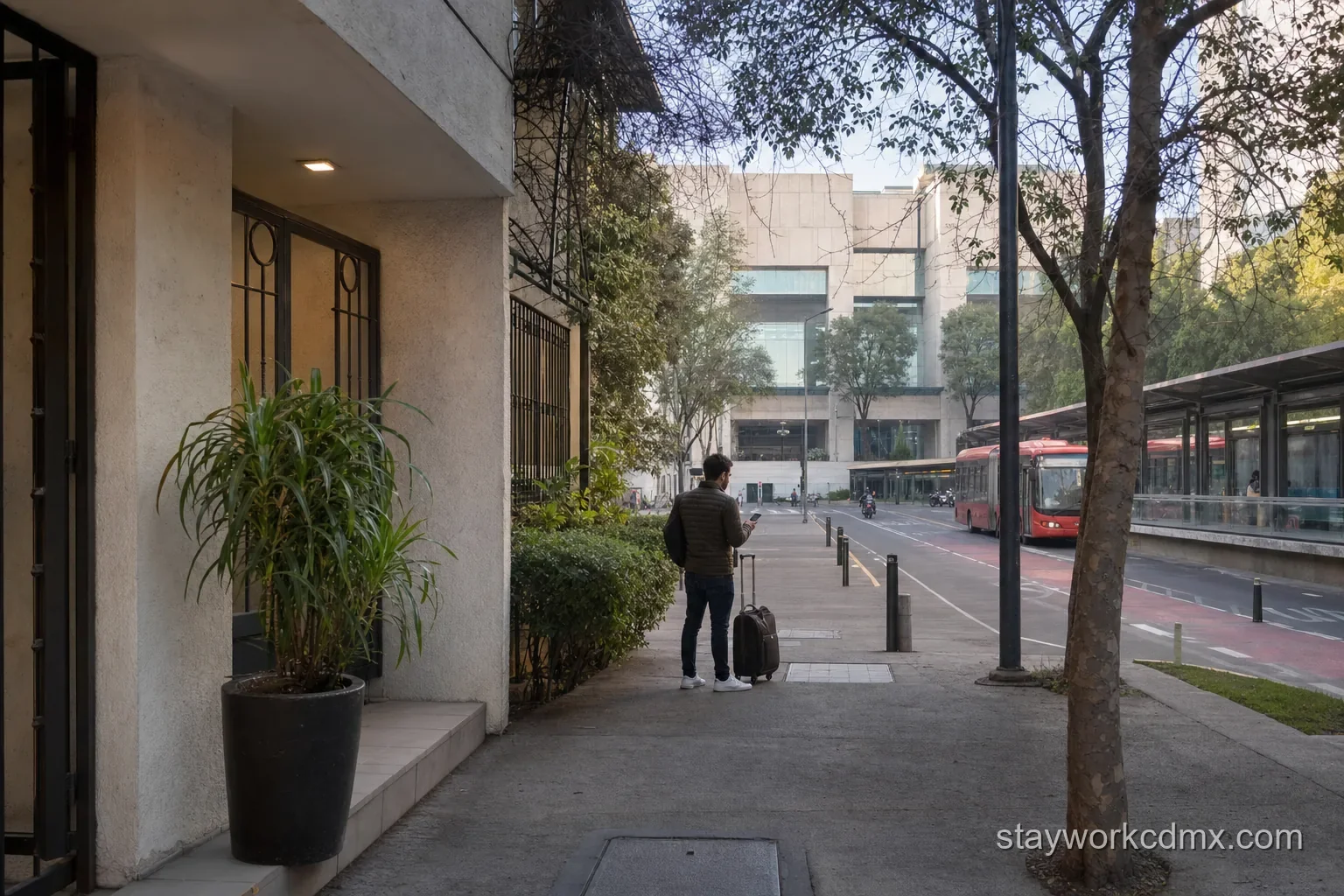 Route planning from a secure apartment building near the Doctores medical corridor to a hospital entrance and nearby public-transit stop in Mexico City.