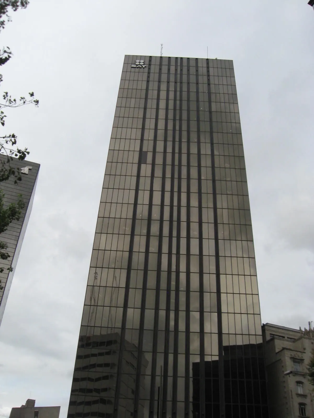 Edificio del SAT en Reforma para trámites de CURP y RFC
