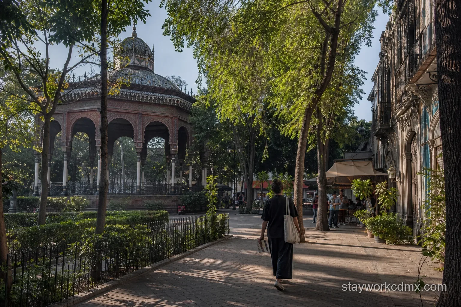 A Santa María la Ribera walk near the Kiosco Morisco and Alameda