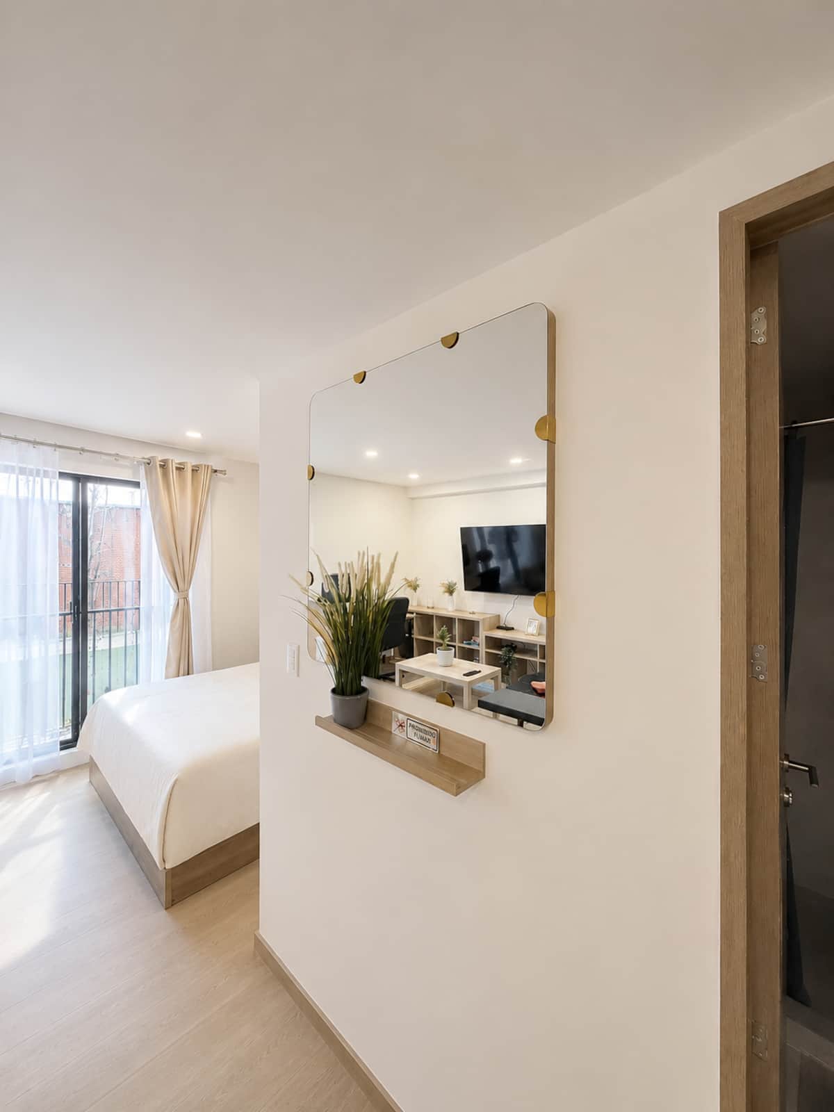 Remote-work Roma Norte loft bedroom and mirror